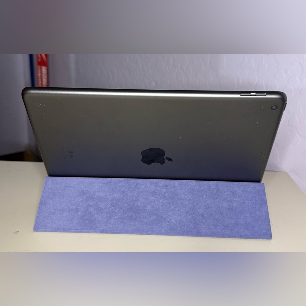 Apple Purple iPad Cover with Tri-Fold Design (5th Generation) - Picture 7 of 7